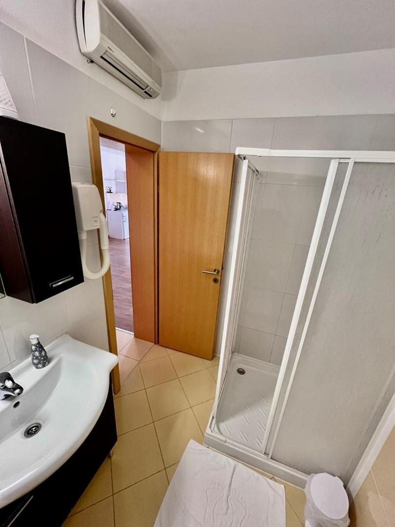 Fineda Grande Apartments Porec Exterior photo